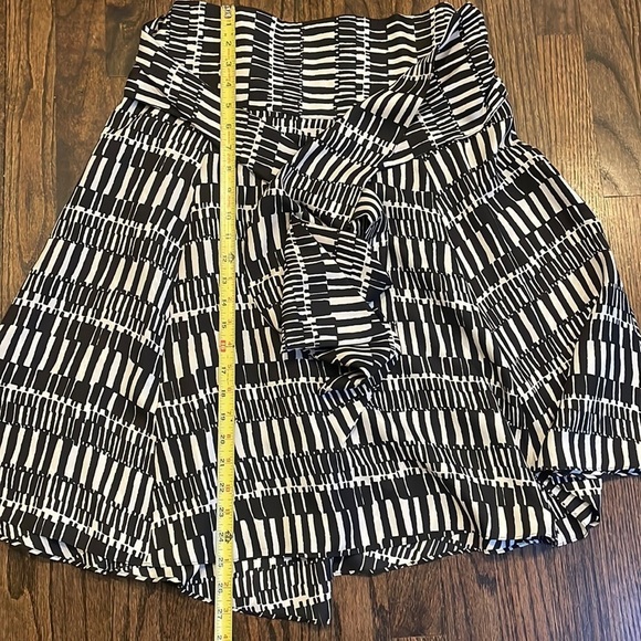 Club Monaco Silk  Black And White  Skirt - Picture 10 of 10